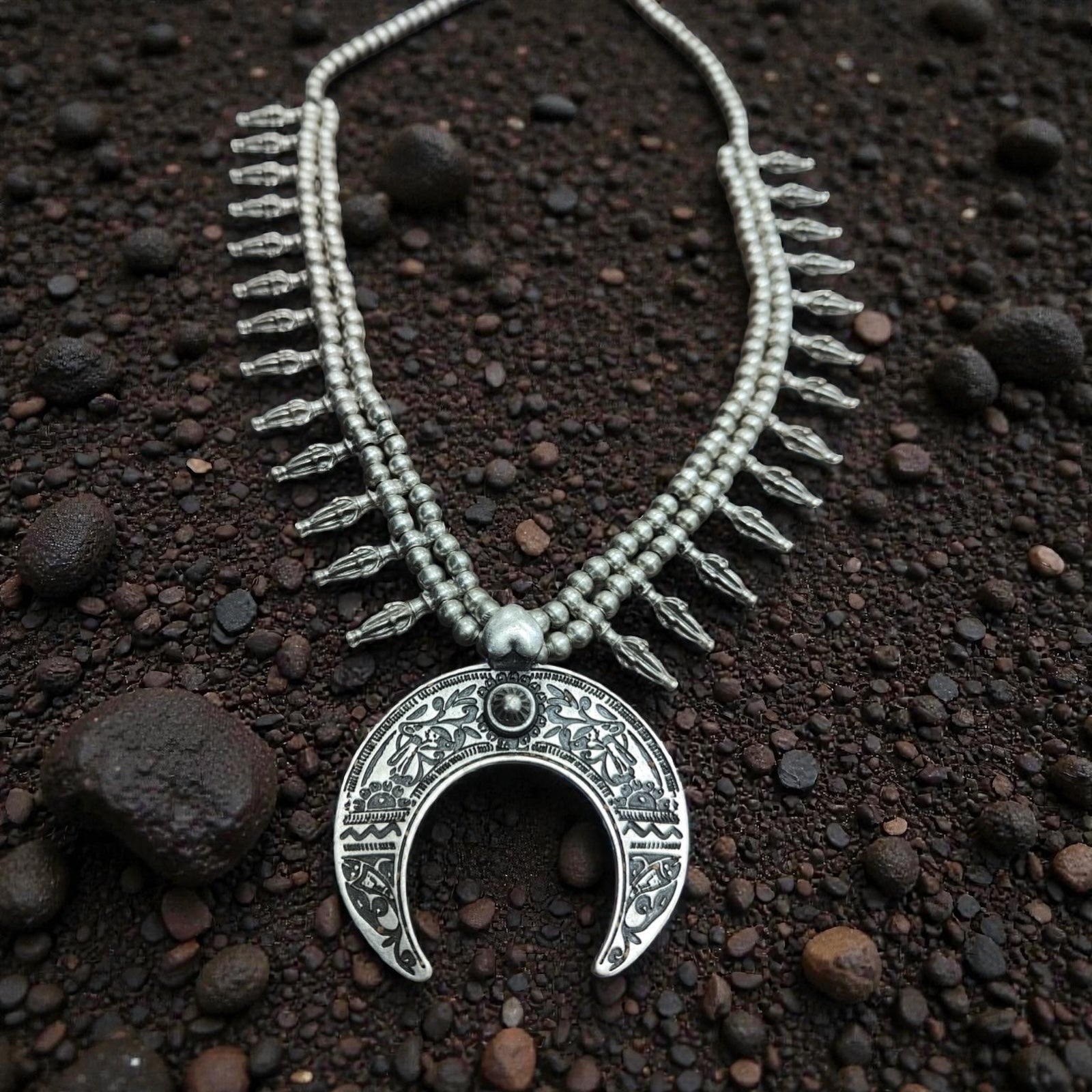 Collar Moon