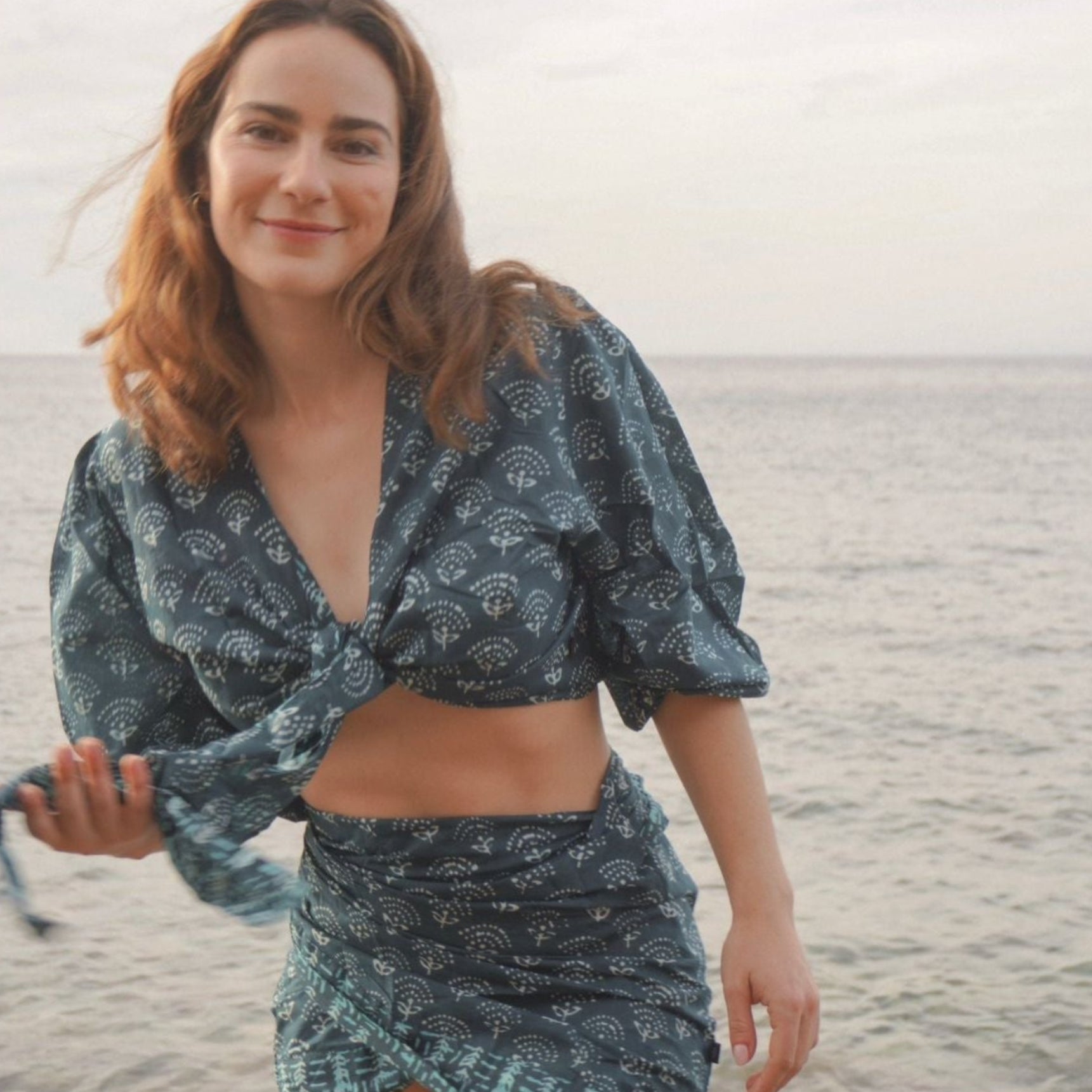 Falda Corta Lama Oscuro