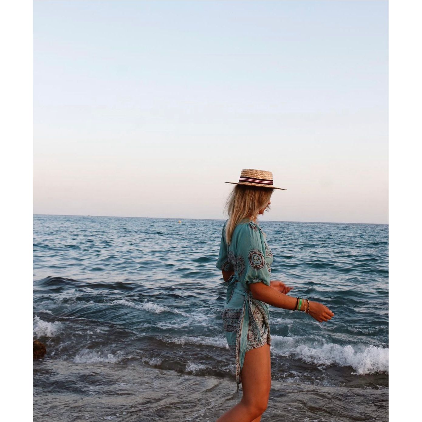 Falda corta turquesa/rojo